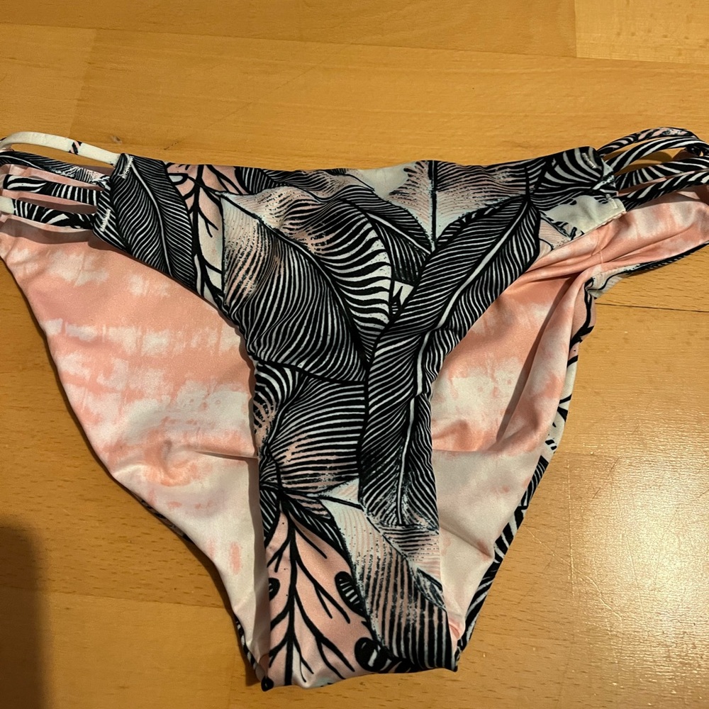 Reversible Roxy bikini bottoms